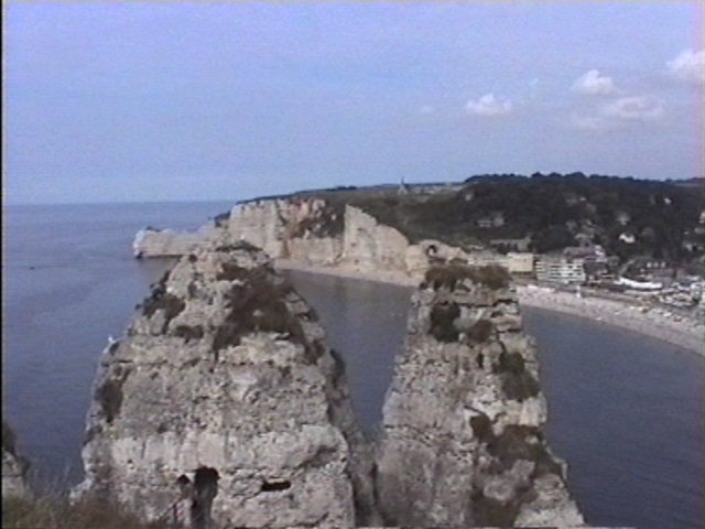 60 - LES FALAISES ET LA MER.JPG